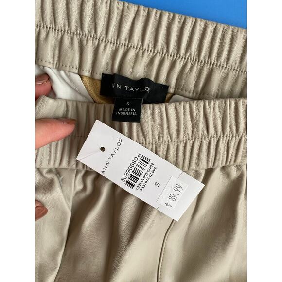 Ann Taylor The Faux Leather Pull On Ankle Cream Ivory Pant Size Small - Picture 4 of 12